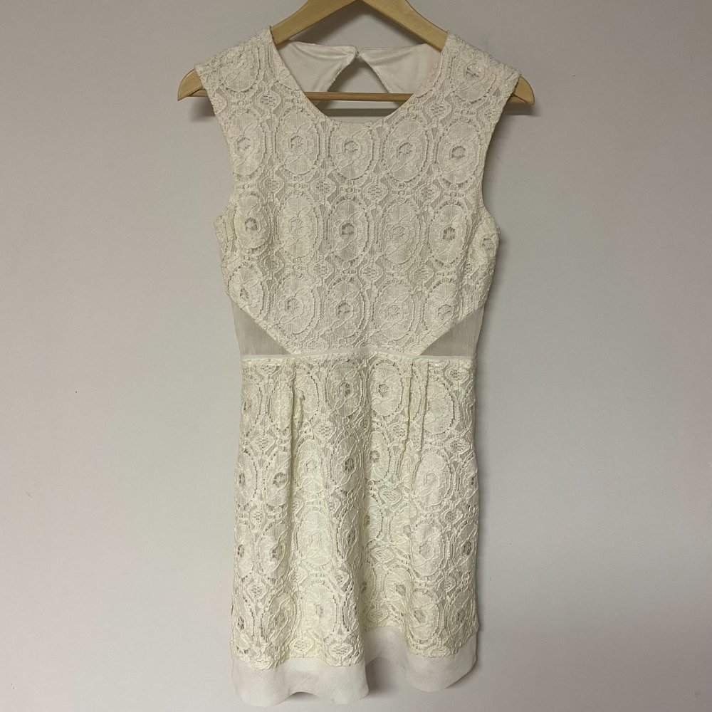 Kimchi Blue Flower Lace Sleeveless Cream US Size 4 - Vintage Look